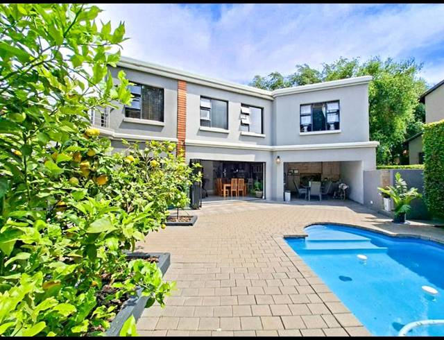 5 BEDROOM HOUSE FOR SALE IN MIDSTREAM ESTATE